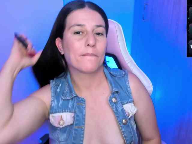 Saskyaajohnson webcam