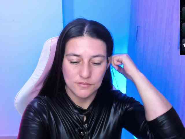 Saskyaajohnson Live Webcam on BongaCams