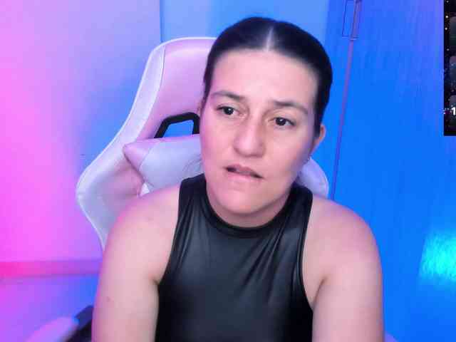 Saskyaajohnson webcam