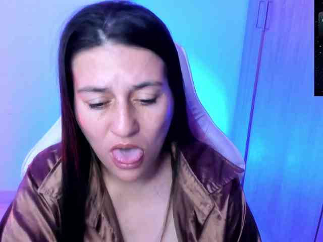 Saskyaajohnson Live Webcam on BongaCams