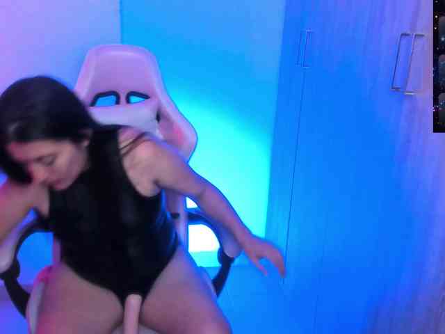 Saskyaajohnson webcam