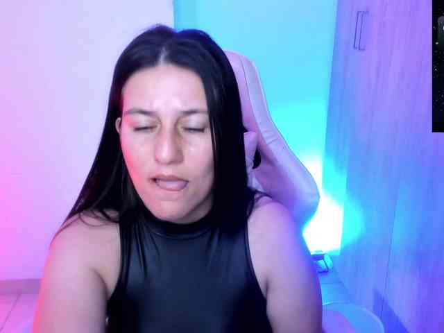 Modelo: Saskyaajohnson