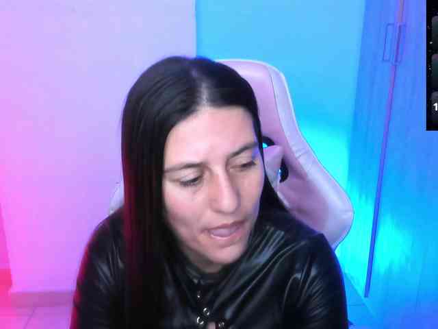 Saskyaajohnson webcam
