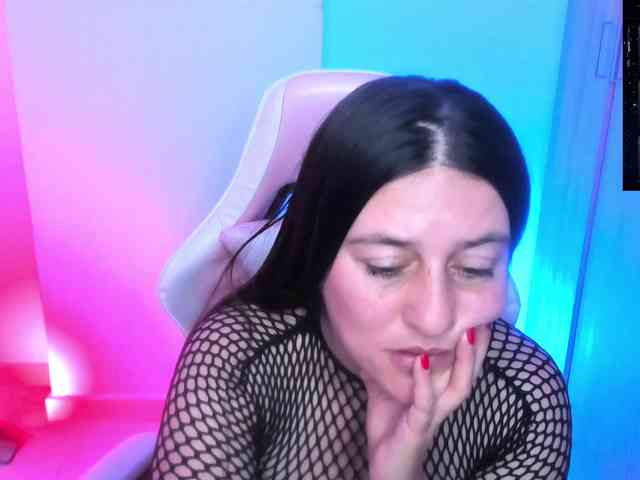 Saskyaajohnson webcam