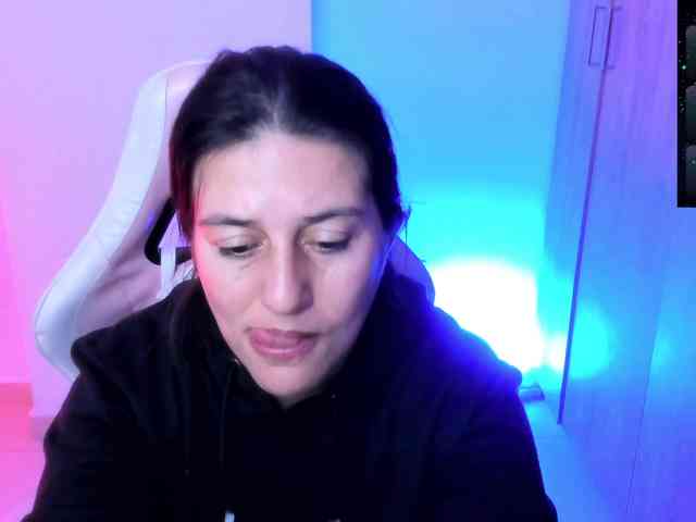Saskyaajohnson webcam