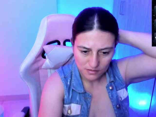 Saskyaajohnson webcam