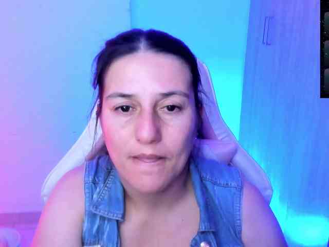 Saskyaajohnson webcam