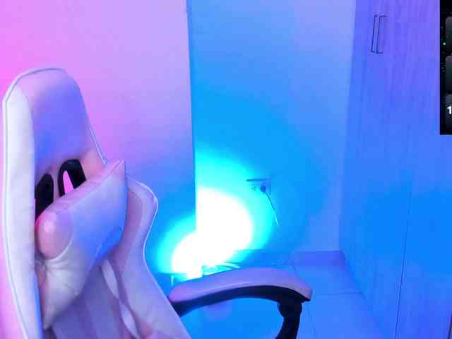 Saskyaajohnson webcam