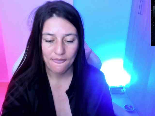 Saskyaajohnson webcam