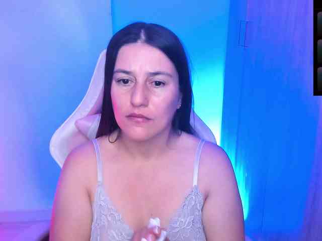 Saskyaajohnson webcam