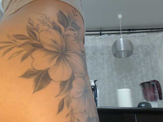 Alina-black, en vivo ahora en BongaCams