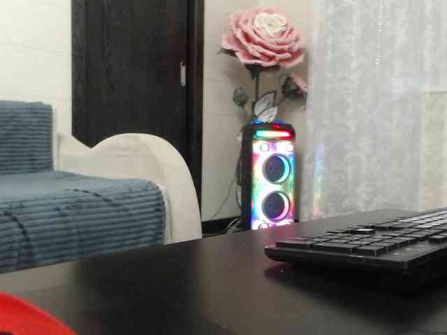 Alina-black webcam