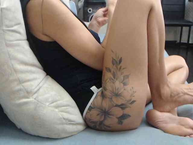 Alina-black webcam