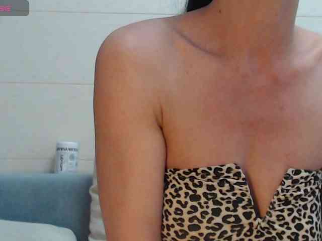 Alina-black webcam
