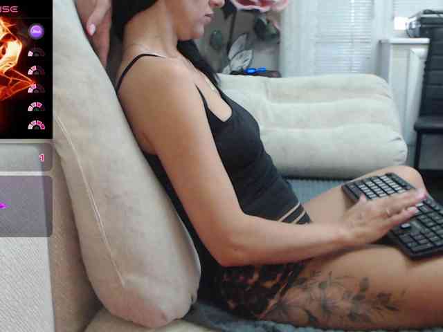 Alina-black webcam