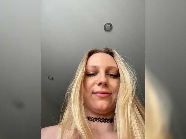 Live трансляция HotWillow - Runet.cam