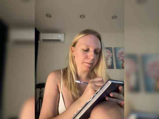public voyeur webcam HotWillow