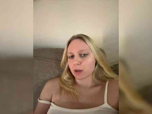 HotWillow Live Webcam on BongaCams
