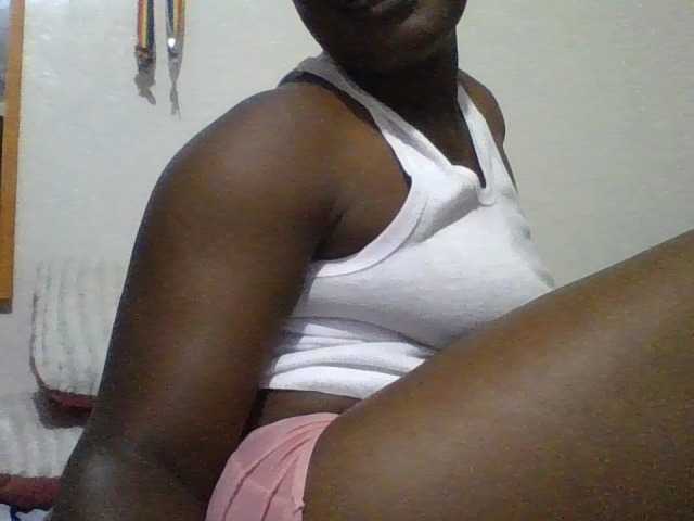 Yourdreamgirl live cam on BongaCams