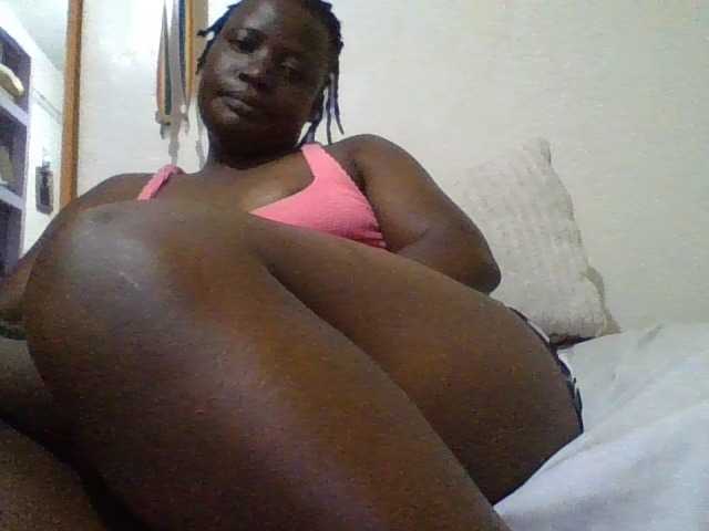 Yourdreamgirl live cam on BongaCams