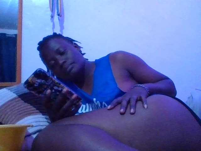 Yourdreamgirl live cam on BongaCams