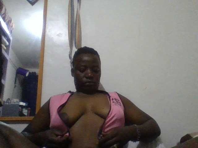 Yourdreamgirl live cam on BongaCams