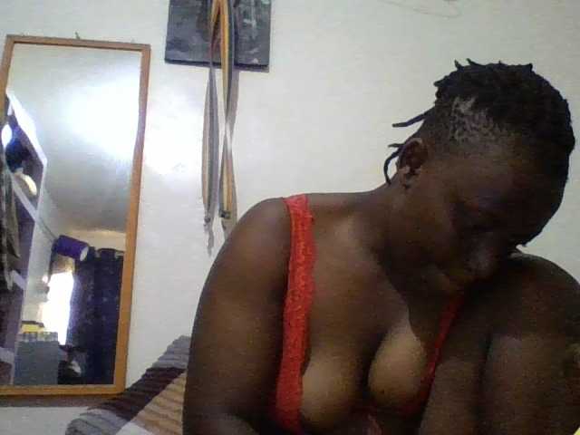 Yourdreamgirl live cam on BongaCams