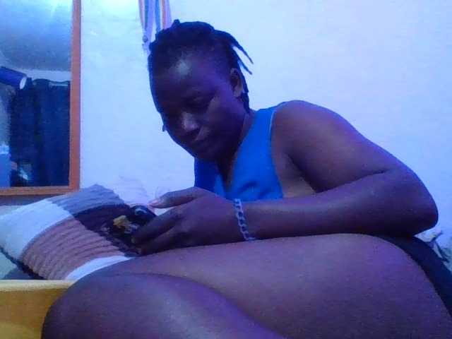 Yourdreamgirl live webcam show