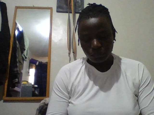 Yourdreamgirl live cam on BongaCams