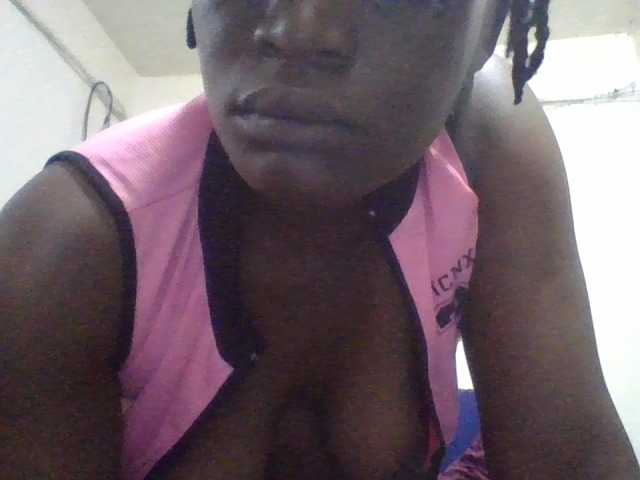 Yourdreamgirl live cam on BongaCams