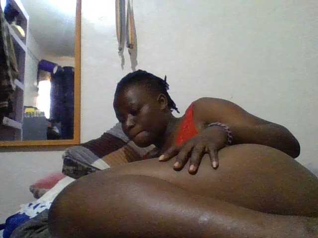 Yourdreamgirl live cam on BongaCams