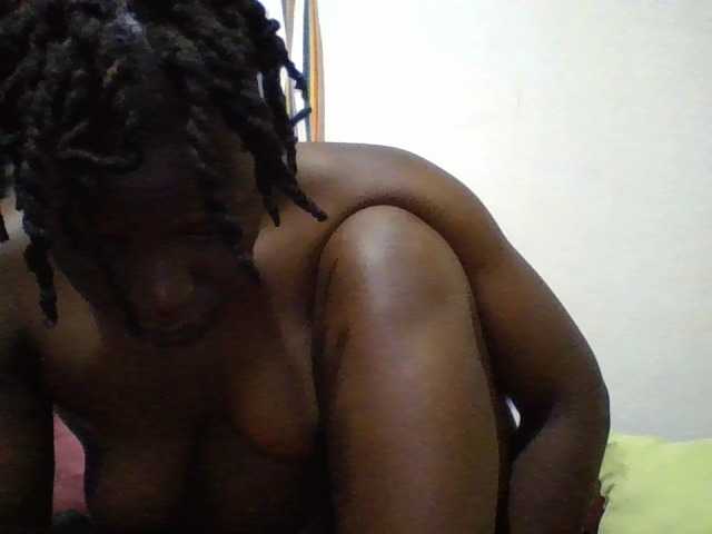 Yourdreamgirl live cam on BongaCams