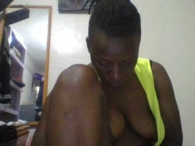 Yourdreamgirl live cam on BongaCams