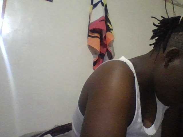 Yourdreamgirl live cam on BongaCams
