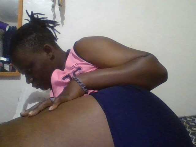 Yourdreamgirl live cam on BongaCams