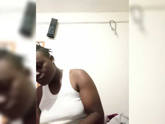 Yourdreamgirl live cam on BongaCams