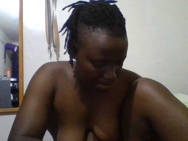 Yourdreamgirl live cam on BongaCams
