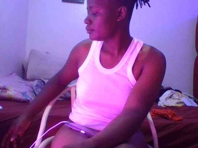 Yourdreamgirl webcam