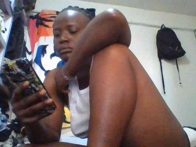 Yourdreamgirl webcam