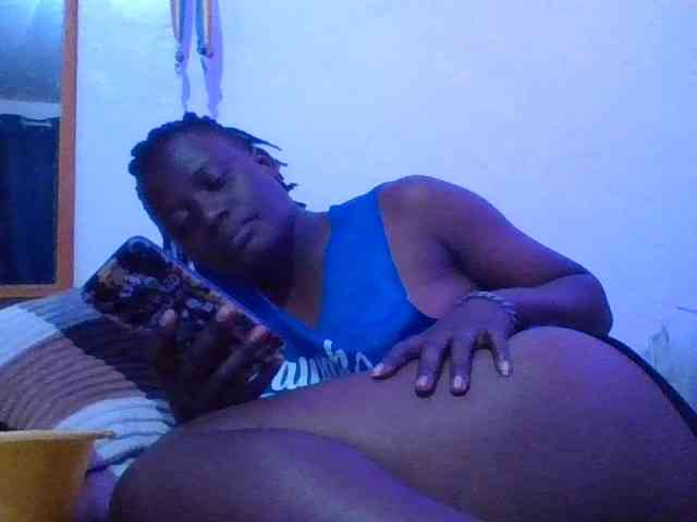 Yourdreamgirl webcam