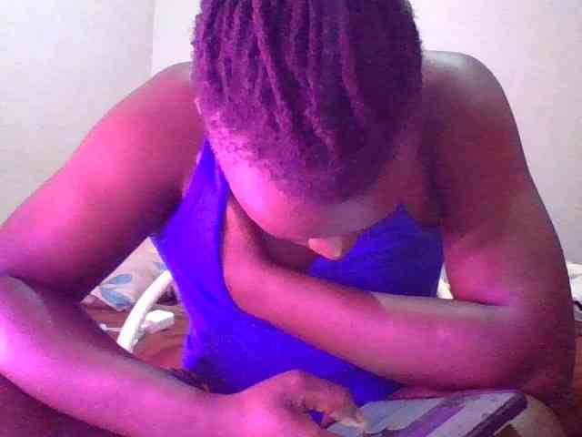 Yourdreamgirl webcam