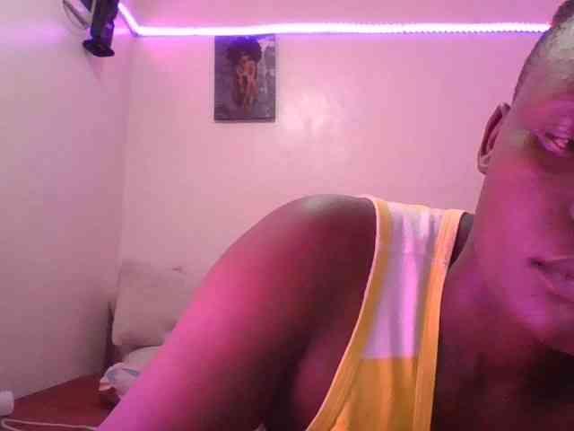 Yourdreamgirl webcam