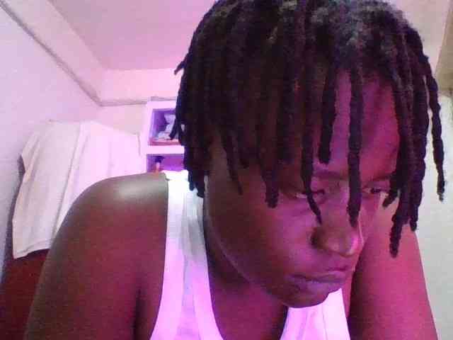 Yourdreamgirl webcam