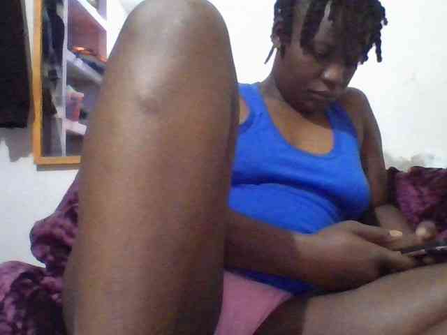 Yourdreamgirl webcam