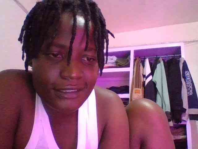 Yourdreamgirl webcam