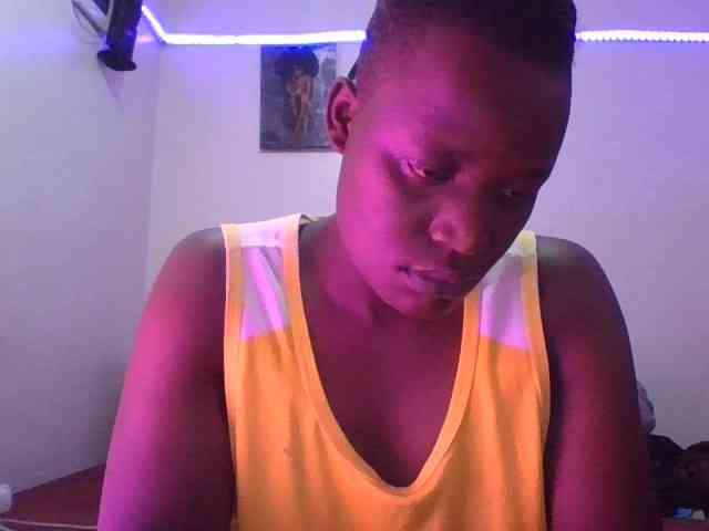 Yourdreamgirl webcam