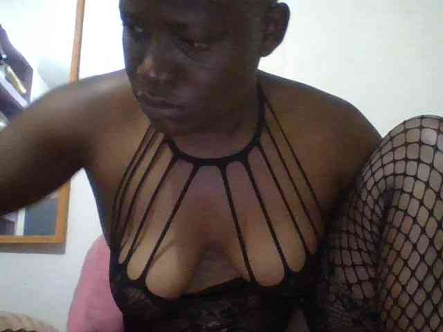 Yourdreamgirl webcam