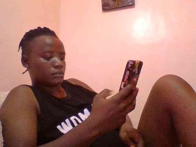 Yourdreamgirl webcam