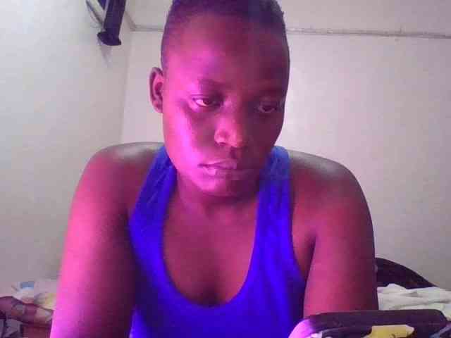 Yourdreamgirl webcam