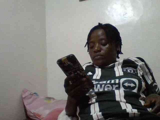 Yourdreamgirl webcam